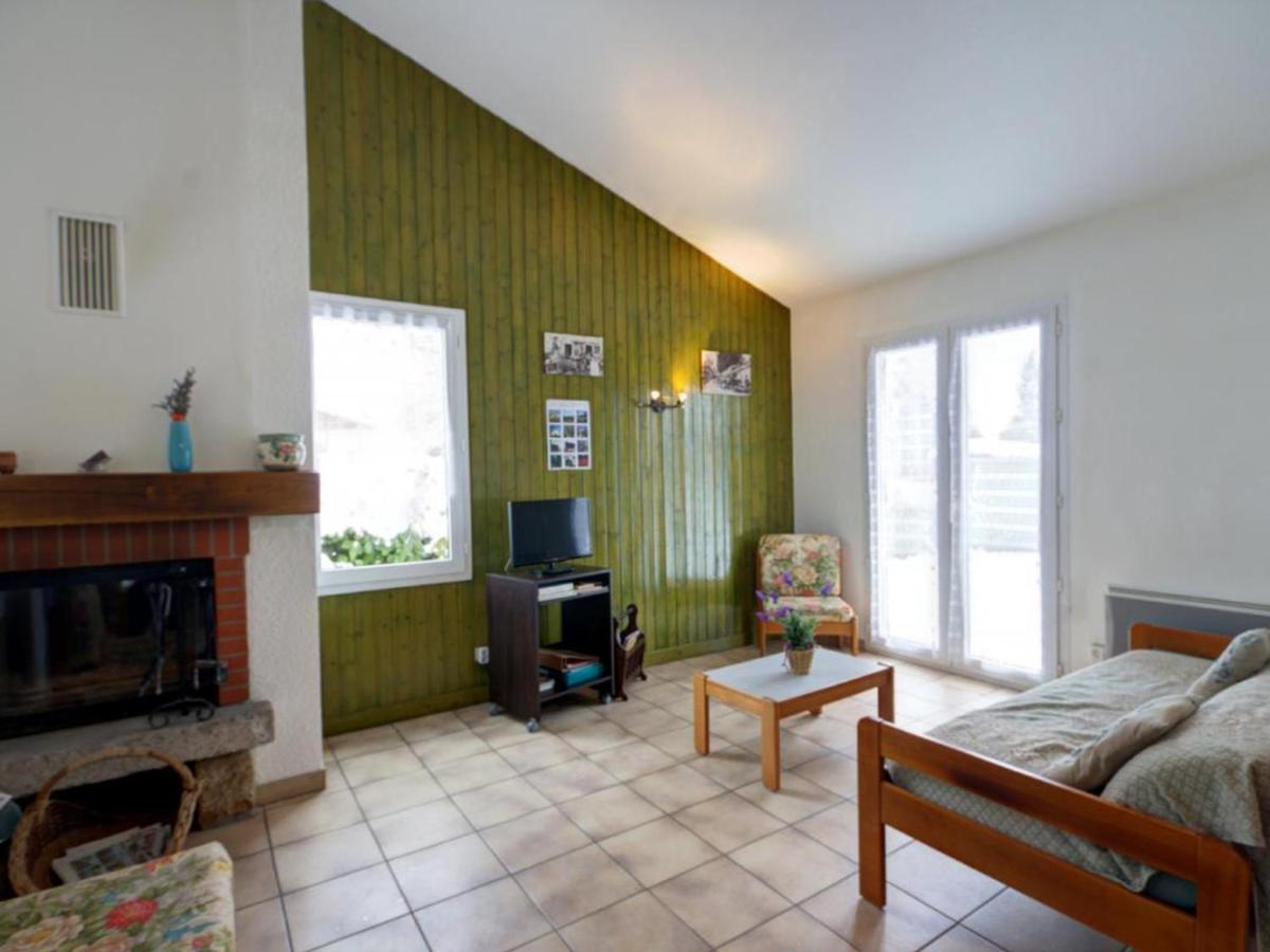 Gite Avec Cheminee, Terrasse Et Wifi - Animaux Acceptes - Fr-1-496-163 Usson-en-Forez Екстериор снимка